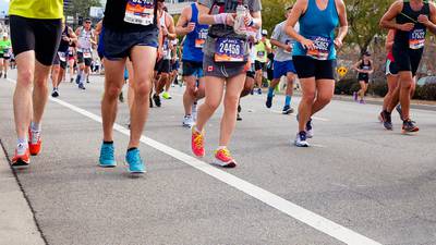 Police officer helps 15-year-old finish LA Marathon