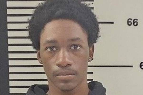 Teen accused of stealing vehicle while 6-year-old child was in backseat